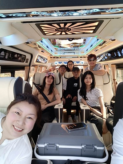 VIP van with a driver with a large, comfortable seat.We have service for all new cars, comfortable to sit in throughout the trip. No matter the distance is near or far.We provide new cars with first class insurance, professional and experienced drivers who can speak English.